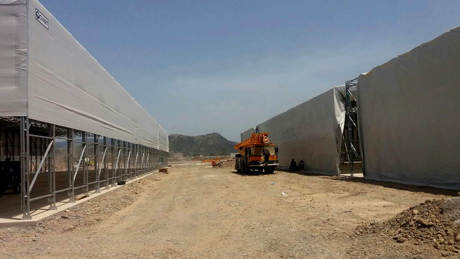 Costruzione di due grandi capannoni industriali in pvc
